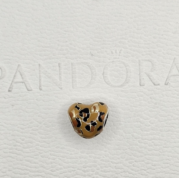 ❤️ Authentic Pandora SPOTTED HEART CHARM - Picture 4 of 6